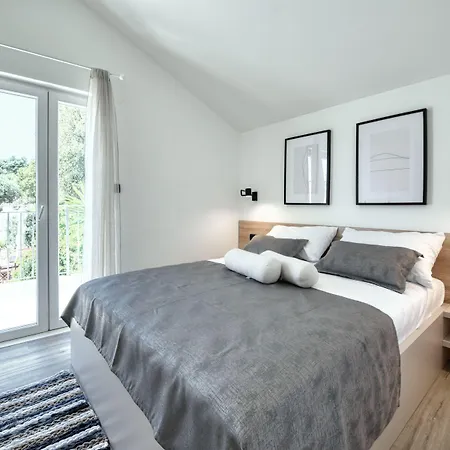 Appartement Boro 4 *
